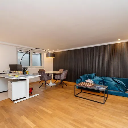 Exklusive Walmdachvilla Muenchen-gruenwald Βίλα