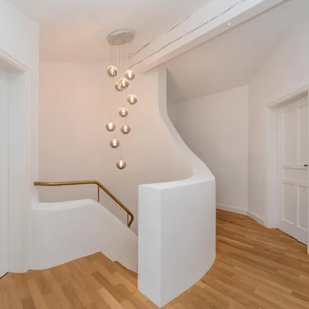 Exklusive Walmdachvilla Muenchen-gruenwald * Grünwald